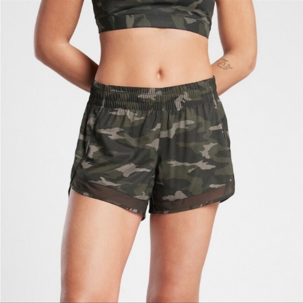 ATHLETA Mesh Racer Run Short 4” Green Camo Print Size Medium